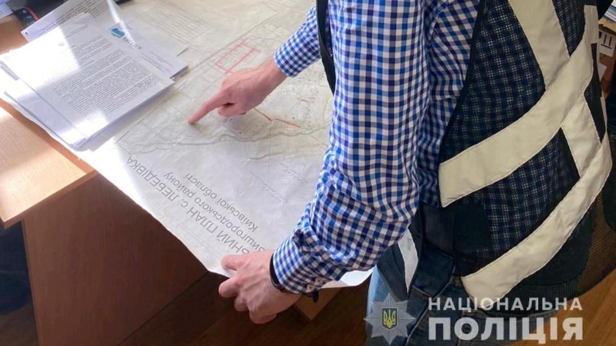 Чиновников сельсовета на Киевщине поймали за продажей 10 гектаров леса Чиновников сельсовета на Киевщине поймали за продажей 10 гектаров леса