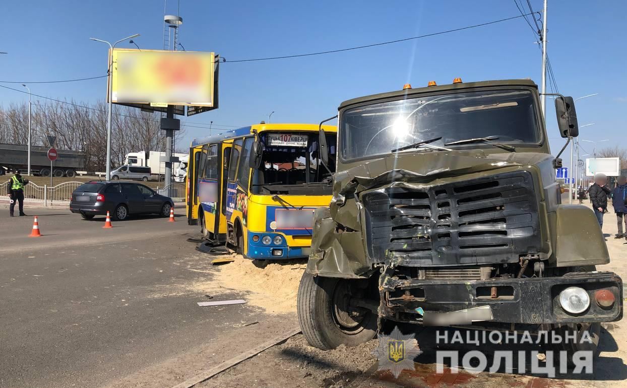 ДТП с маршруткой в Луцке 25 марта 2021: фото ДТП с маршруткой в Луцке 25 марта 2021: фото