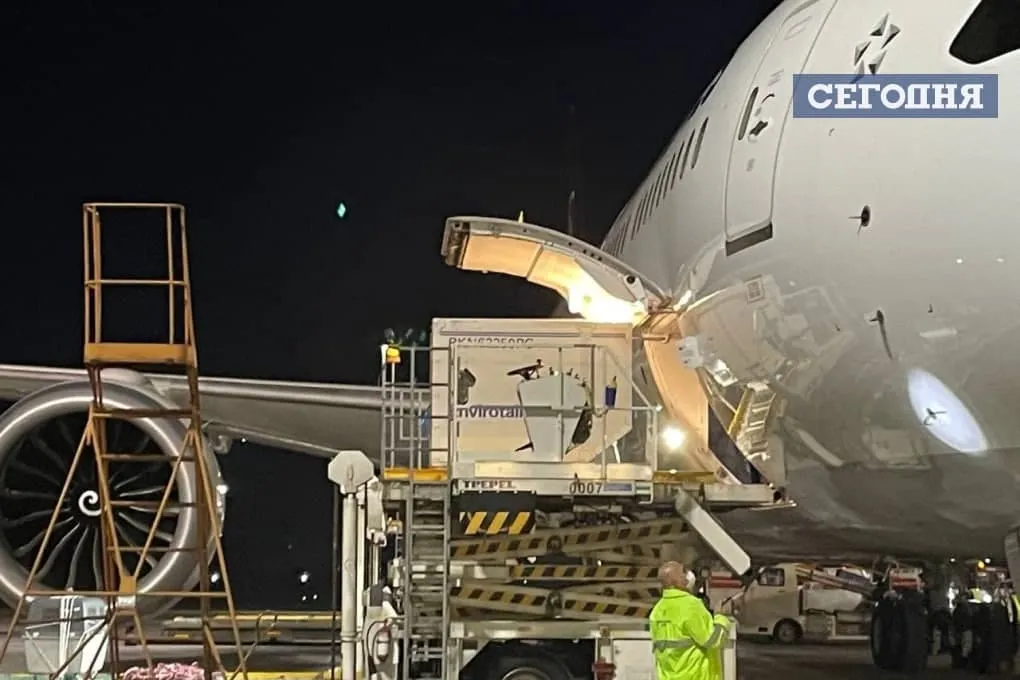 Вакцина Сіновак прибула в Україну Вакцина Сіновак прибула в Україну