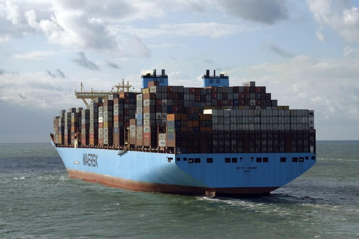 Атака в Аравийском море: Иран запустил ракету в судно Израиля Атака в Аравийском море: Иран запустил ракету в судно Израиля