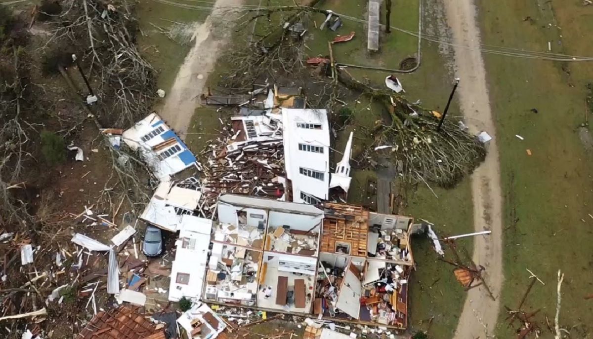Торнадо обрушился на Алабаму 25 марта 2021: есть жертвы - фото
