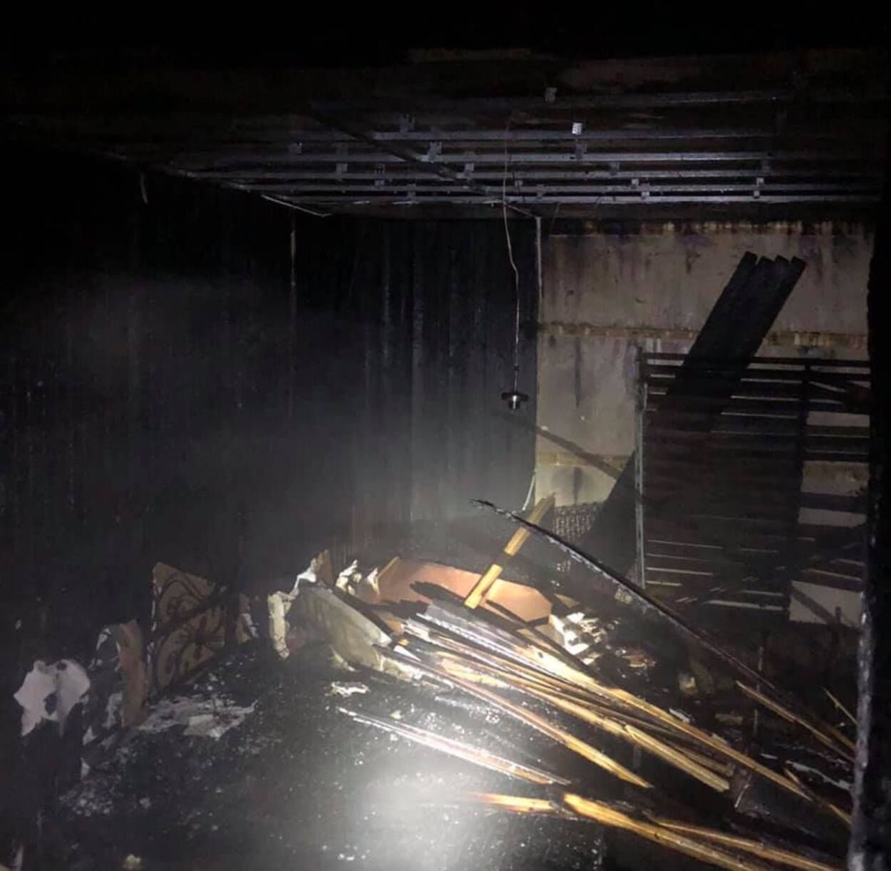 Во Львове произошел сокрушительный пожар: эвакуировали 15 человек - фото 