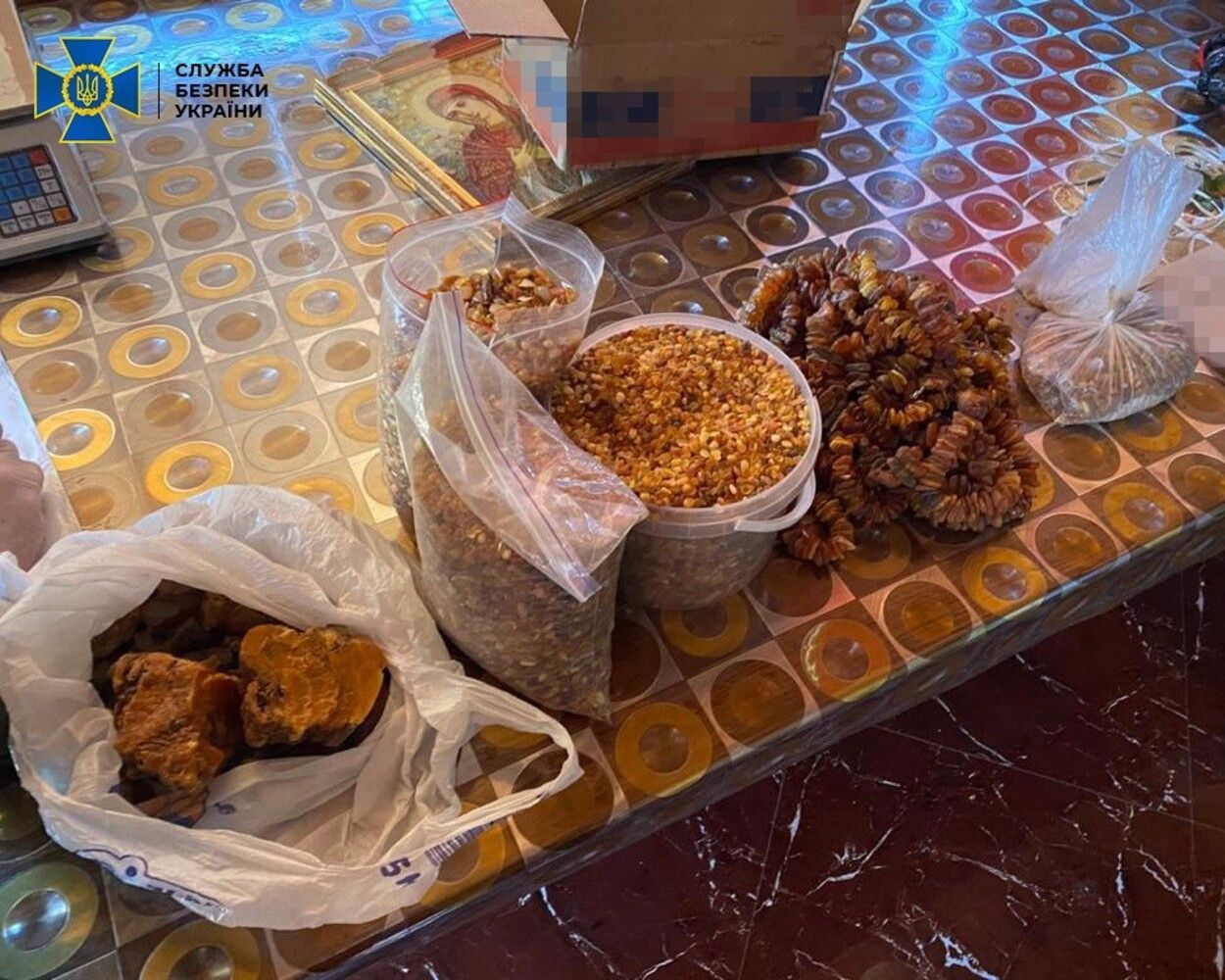 Вилучили бурштину на 11 мільйонів гривень: СБУ затримала контрабандистів – фото і відео Вилучили бурштину на 11 мільйонів гривень: СБУ затримала контрабандистів – фото і відео