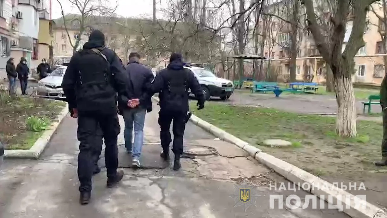 Затримання злочинців збройний напад Затримання злочинців збройний напад