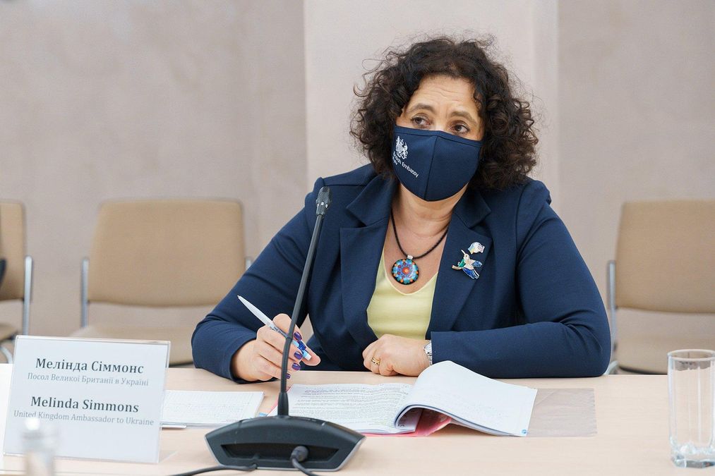 Великобритания обратилась к России за потерь на Донбассе Великобритания обратилась к России за потерь на Донбассе