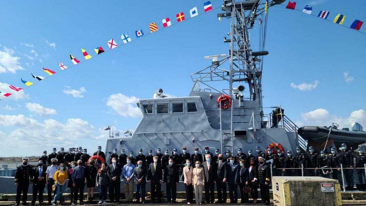 Украинские моряки завершили обучение на Айлендах в США и едут домой