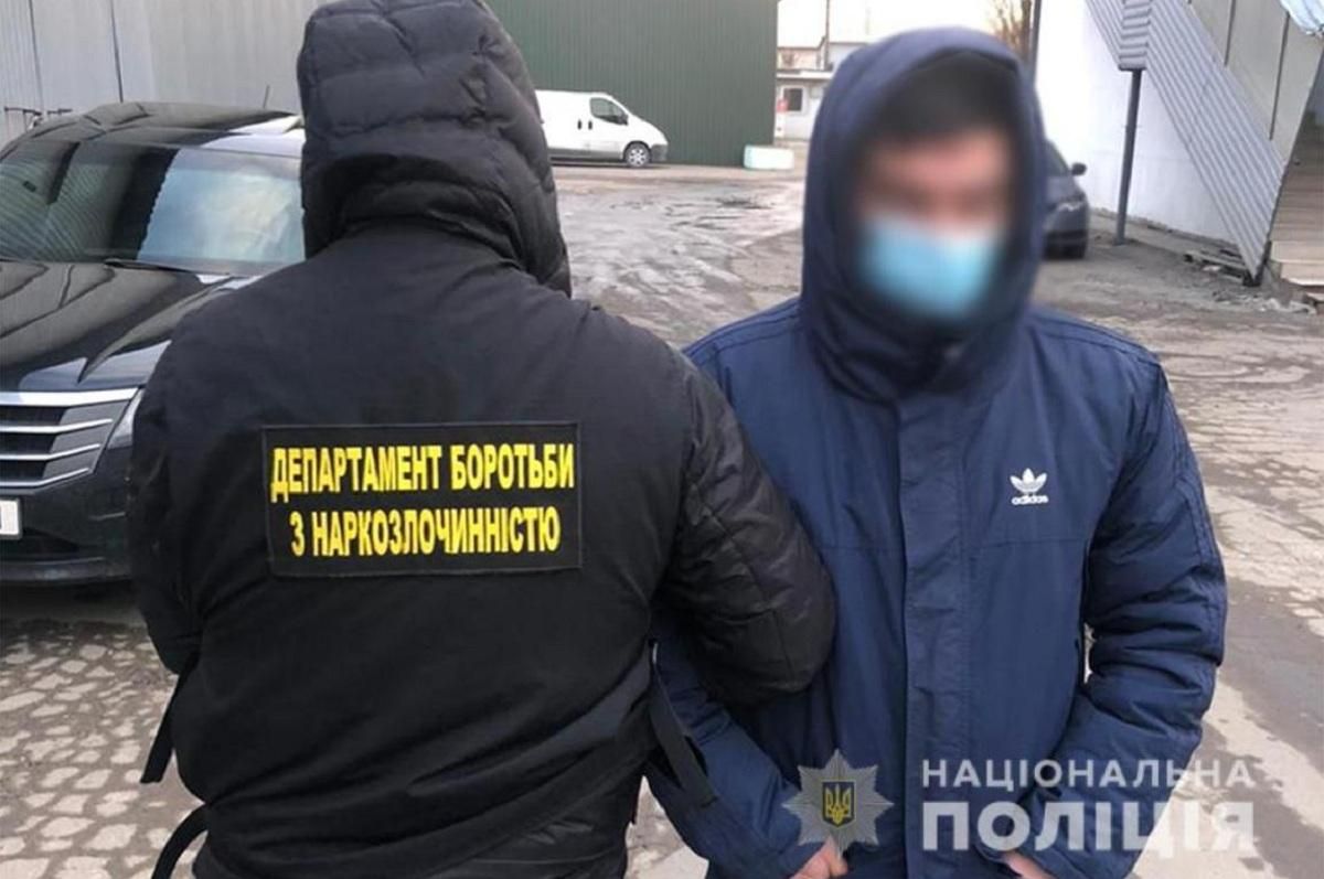 У Києві затримали наркодилера, який продавав кокаїн за біткоїни: фото