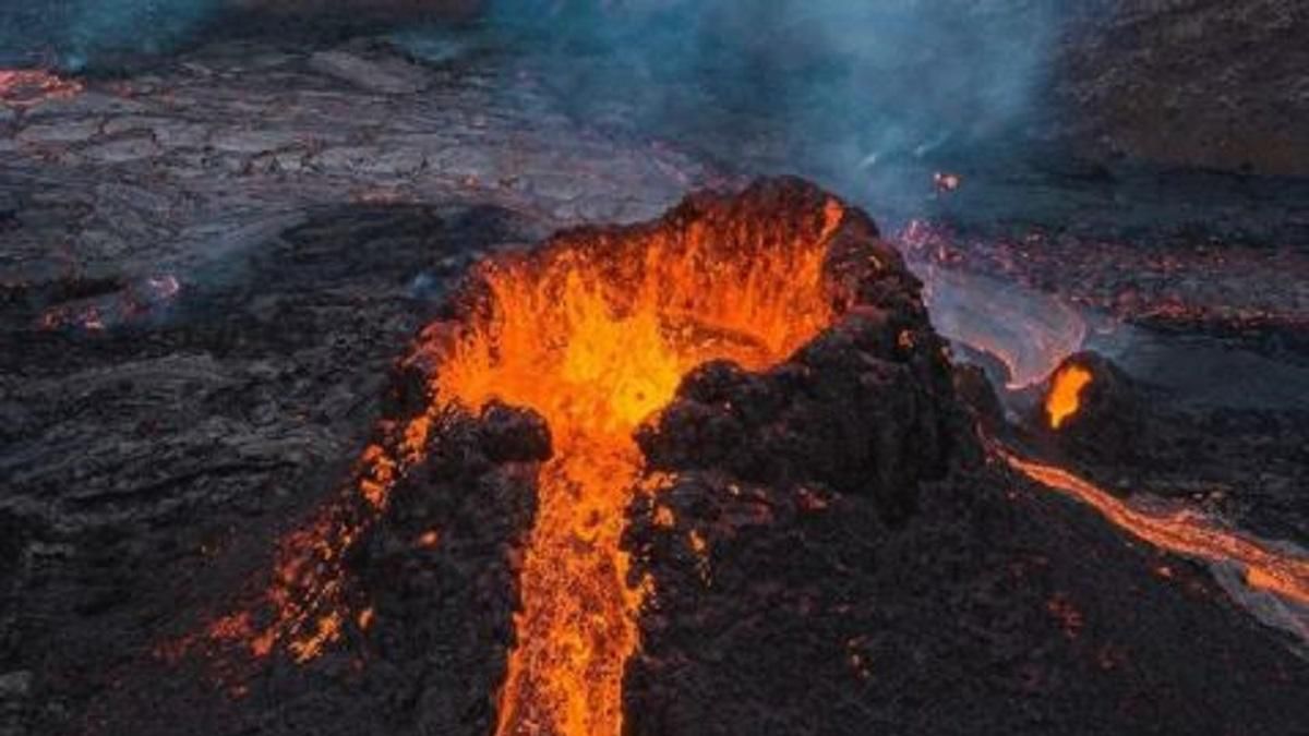Фотограф спалив свій дрон у жерлі вулкана Фаградалсф'яль заради неймовірних кадрів: відео