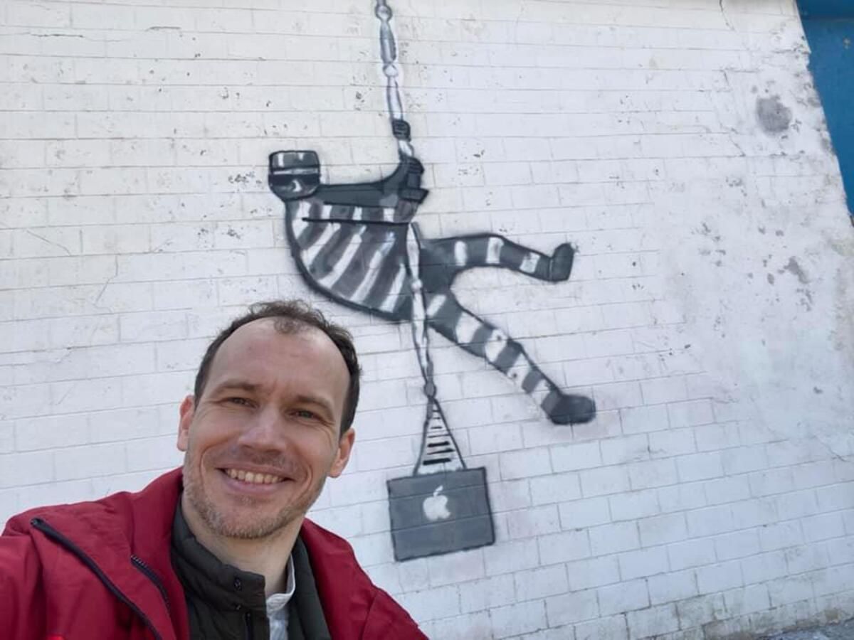 Денис Малюська намалював графіті на стіні Ірпінської в'язниці: відео