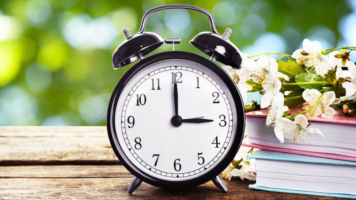 Украина перешла на летнее время Украина перешла на летнее время