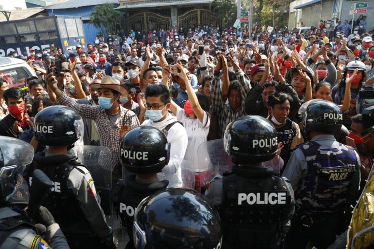 Протести у М'янмі: військові 12 країн засудили насильство