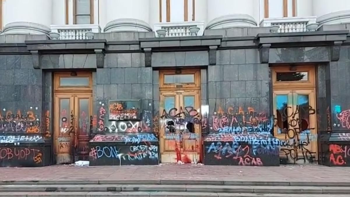 Художня галерея хоче викупити розмальовані двері з Офісу Президента