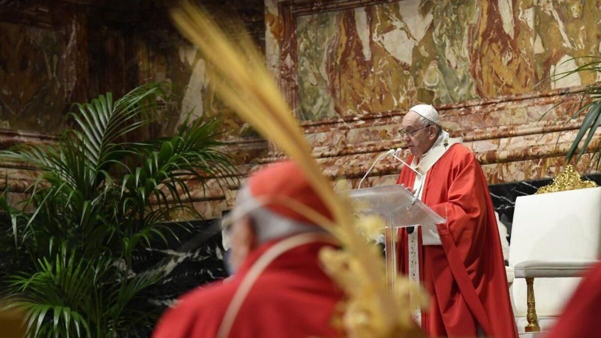 Папа Римский провел службу на Вербное воскресенье 2021 без верующих