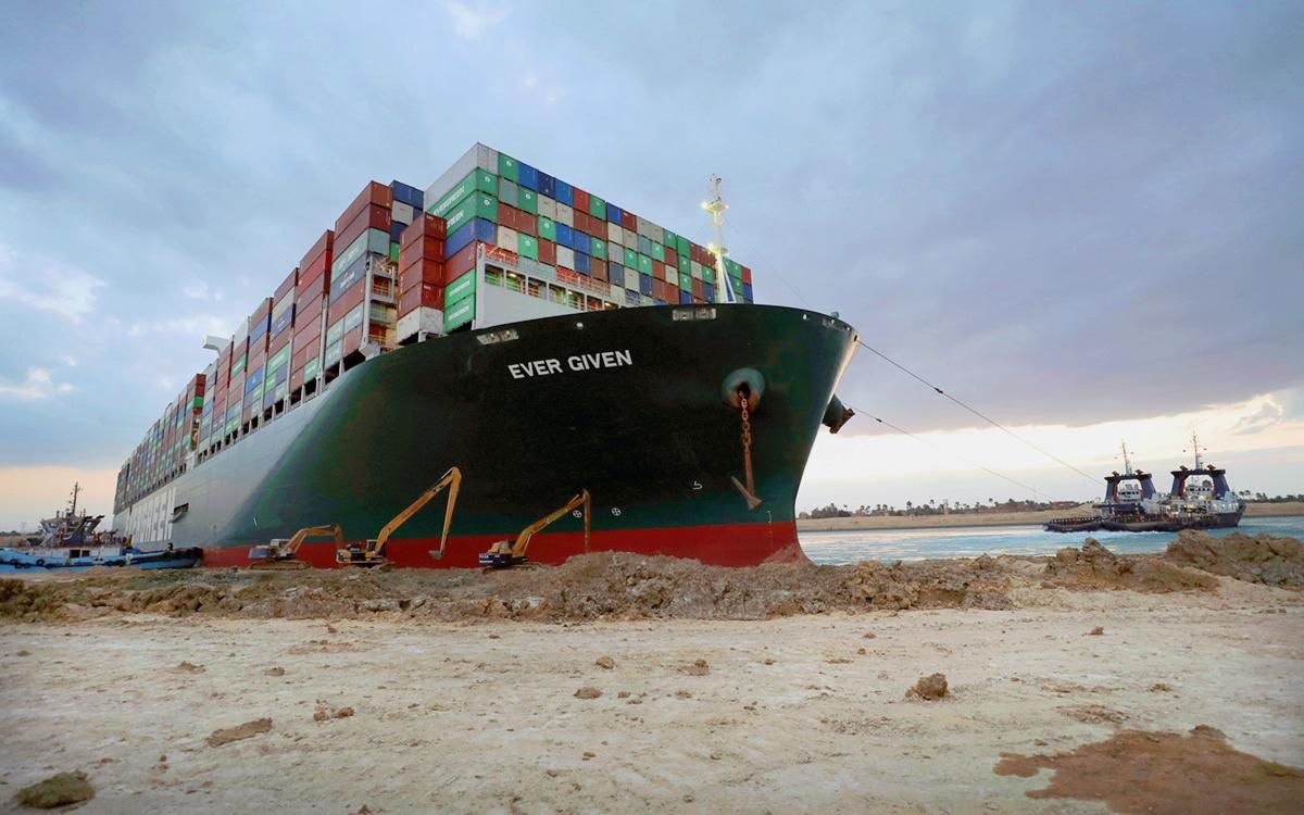 Ever Given сняли с мели в Суэцком канале 29 марта 2021: видео Ever Given сняли с мели в Суэцком канале 29 марта 2021: видео
