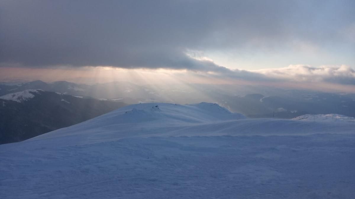 В Карпатах - снегопады: синоптики предупредили об опасности В Карпатах - снегопады: синоптики предупредили об опасности