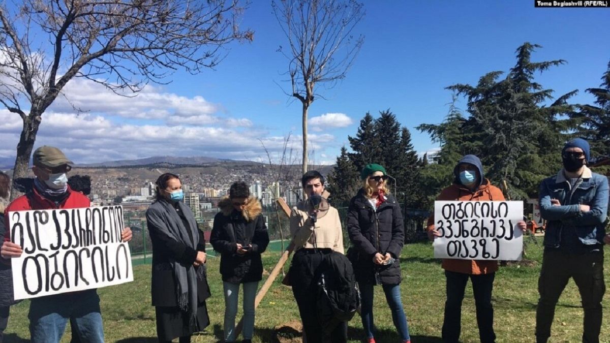 Столица Грузии находится под угрозой большого оползня Столица Грузии находится под угрозой большого оползня