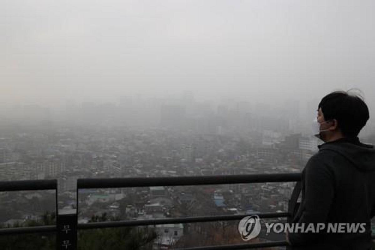 Японию и Южную Корею охватила мощная песчаная буря фото
