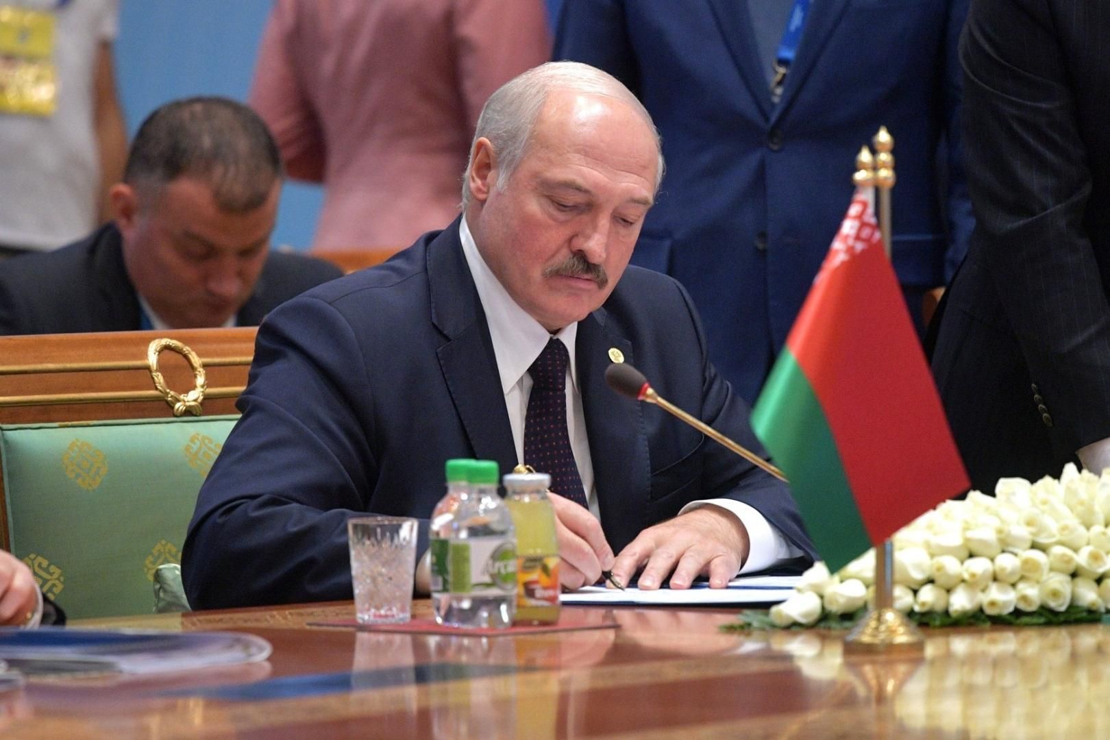 Ректор КНУ пояснив, чому Лукашенка не позбавили звання доктора