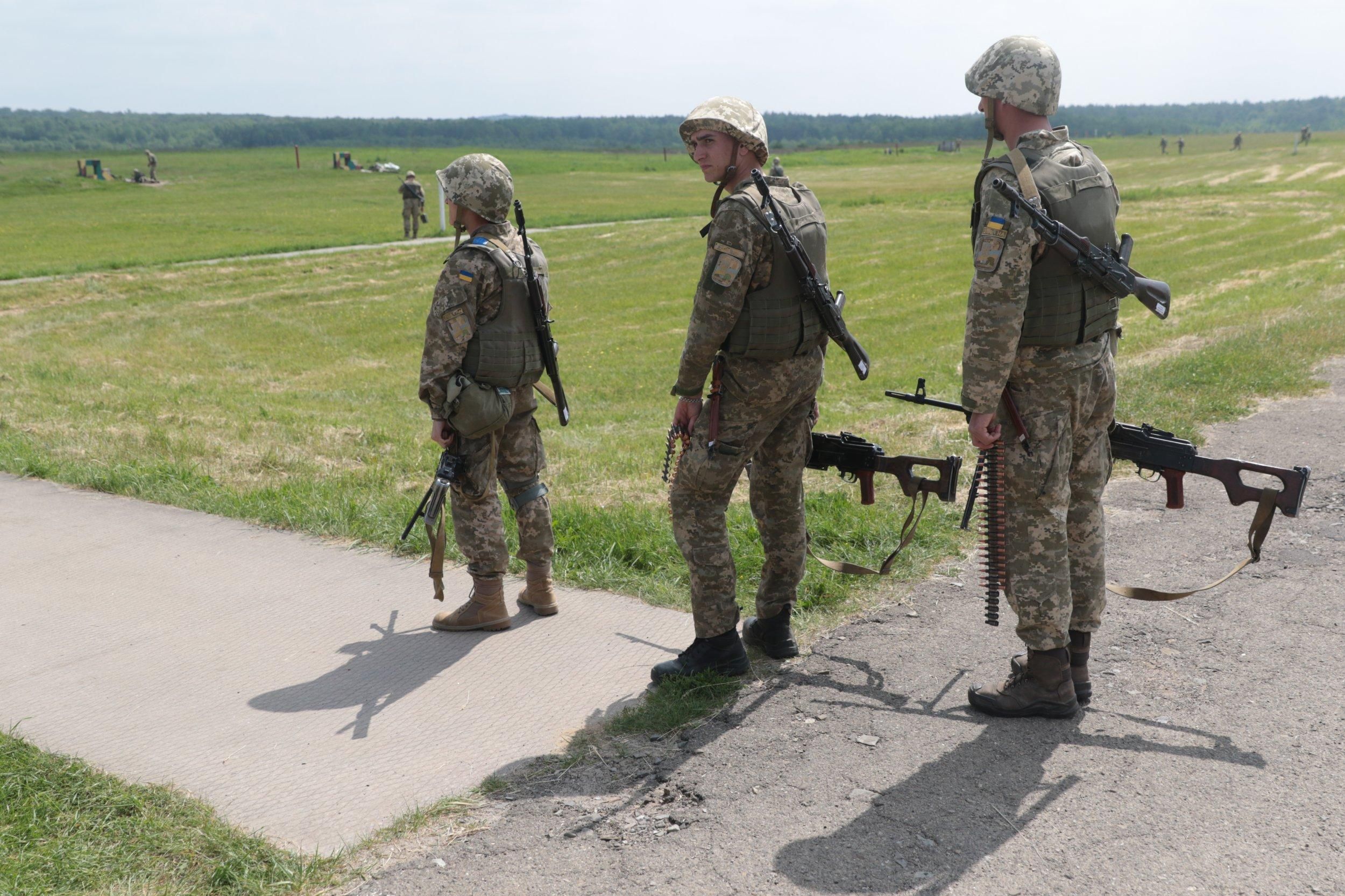 Военные учения на Донбассе: жителей просят иметь при себе документы Военные учения на Донбассе: жителей просят иметь при себе документы