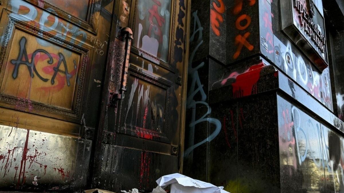 Рада засудила події на Банковій під час протесту за Стерненка Рада засудила події на Банковій під час протесту за Стерненка