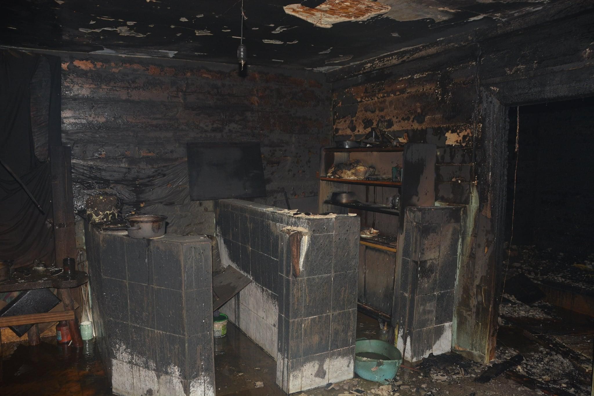 В Дрогобыче мужчина поджег дом во время ссоры с женщиной: фото В Дрогобыче мужчина поджег дом во время ссоры с женщиной: фото