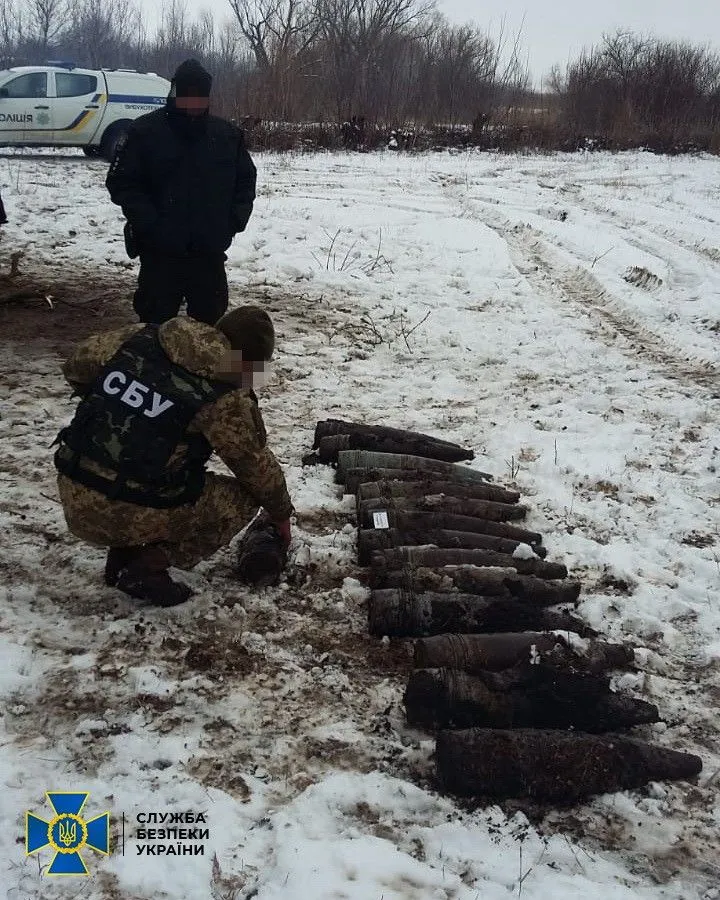 Правоохоронці викрили сховок зброї Правоохоронці викрили сховок зброї