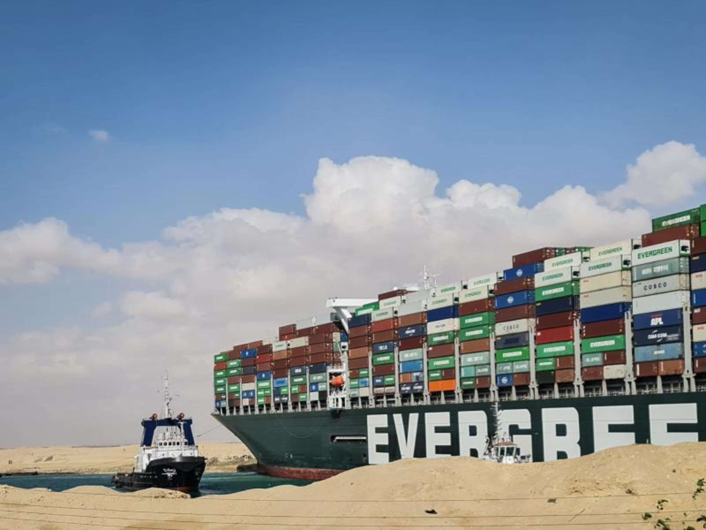 Контейнеровоз Ever Given 29 березня 2021 почав рухатися Контейнеровоз Ever Given 29 березня 2021 почав рухатися