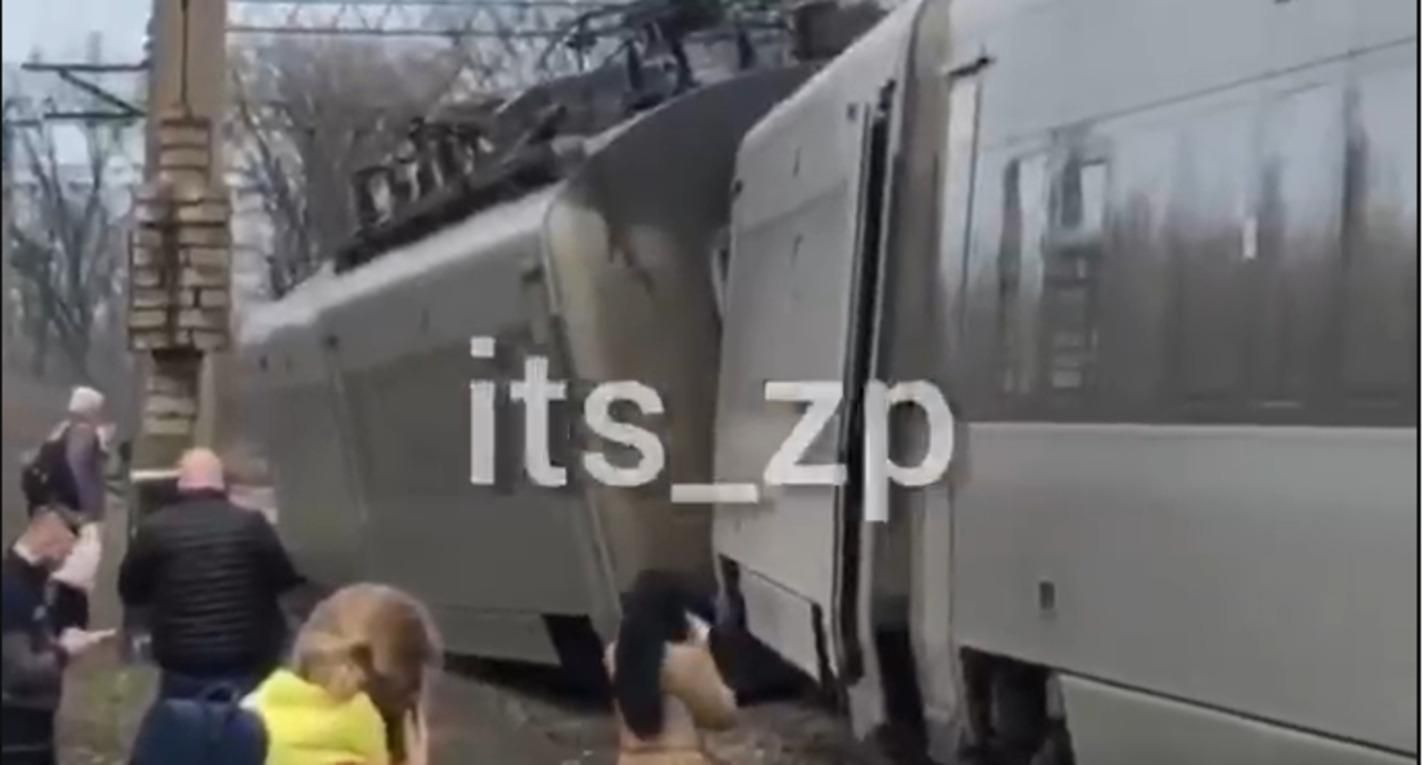 Потяг Інтерсіті під Запоріжжям зійшов з рейок: назвали причину Потяг Інтерсіті під Запоріжжям зійшов з рейок: назвали причину