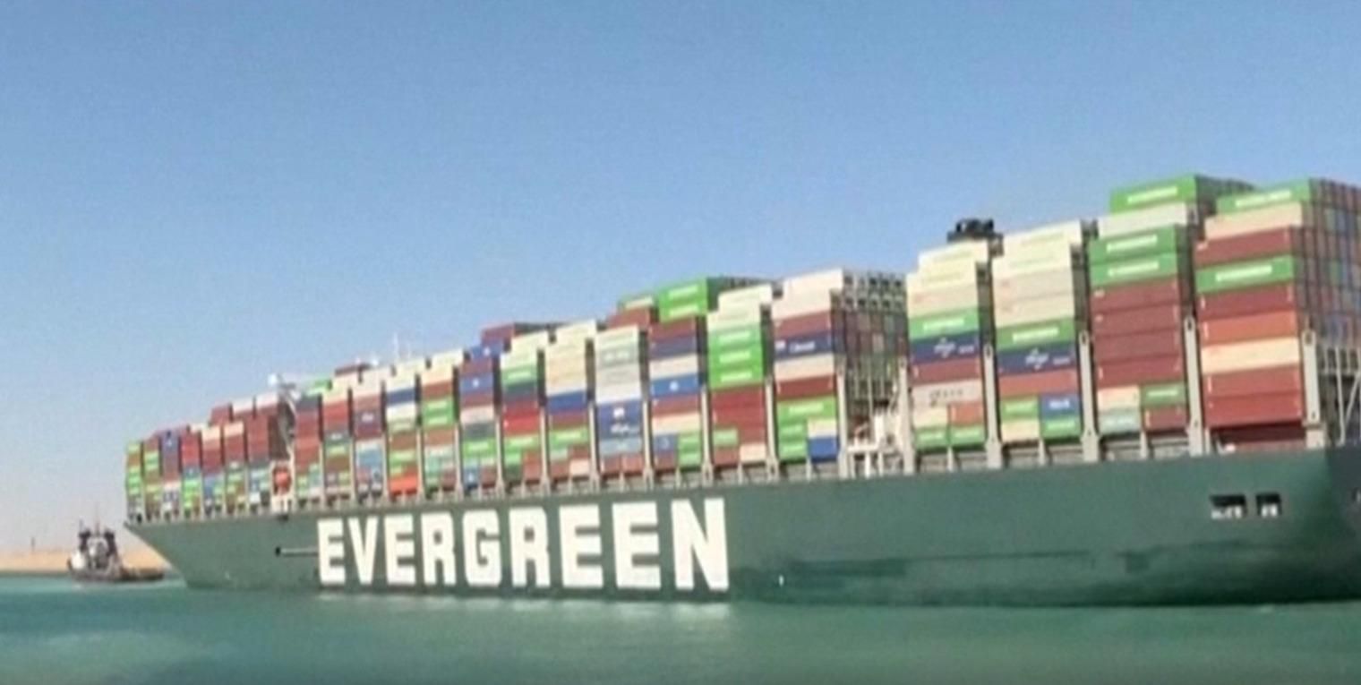 Рух Суецьким каналом нарешті відновили Рух Суецьким каналом нарешті відновили