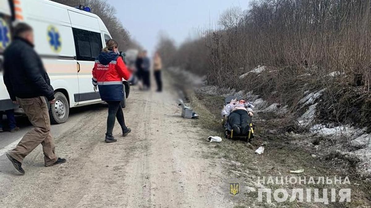 На Тернопольщине внедорожник Lexus сбил бабушку с 5-летним внуком