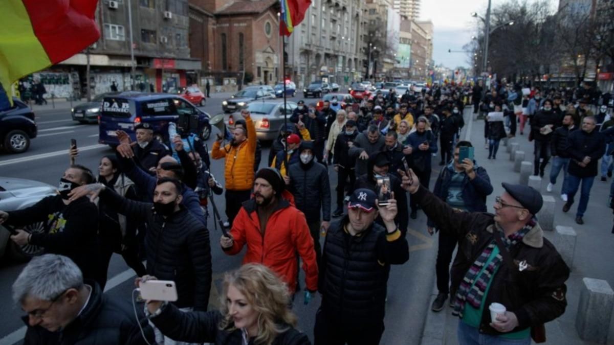 Антикарантинні протести в Румунії перетворились на заворушення