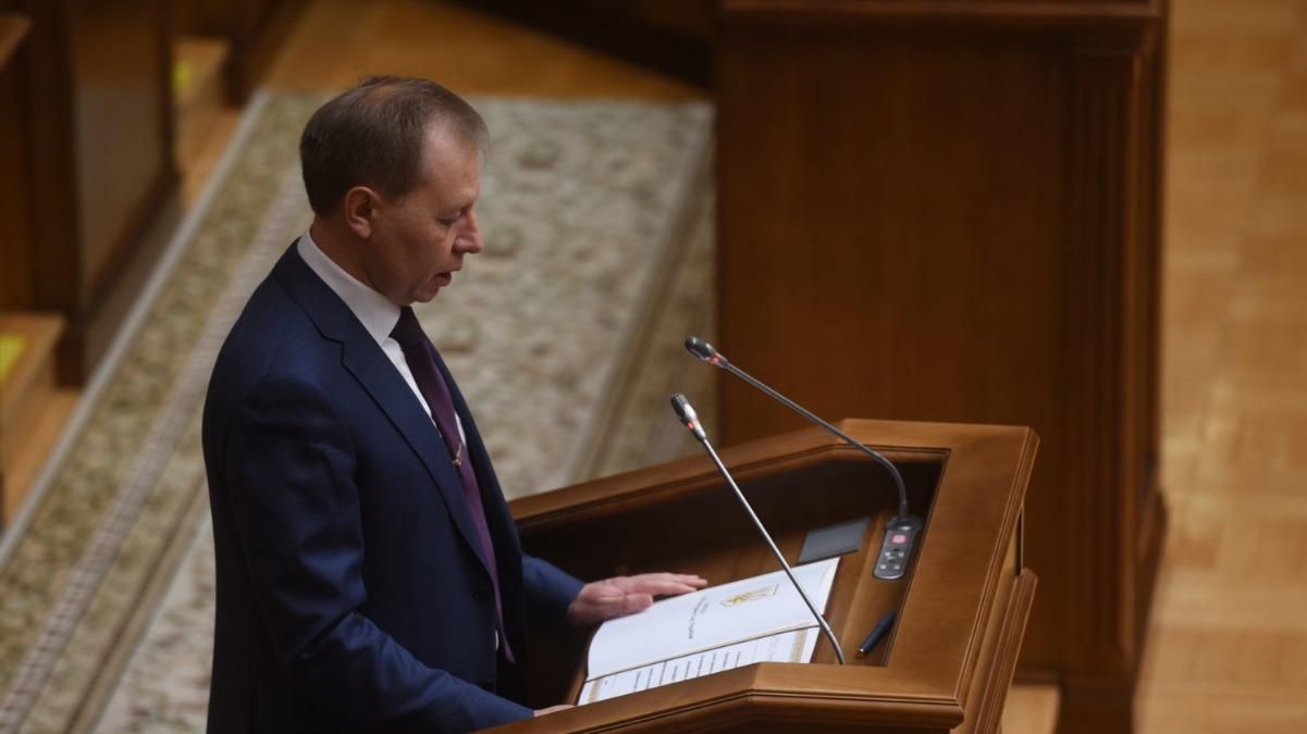 Слишком большая: новый судья КСУ Кичун недоволен зарплатой Слишком большая: новый судья КСУ Кичун недоволен зарплатой