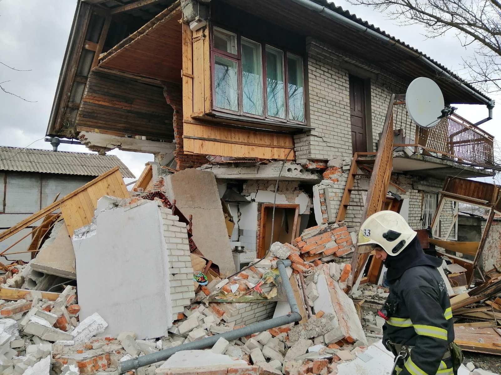 Мощный взрыв на Львовщине: куски дома разлетелись в разные стороны - фото