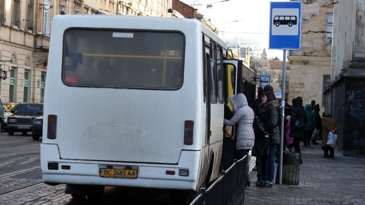 Во Львове в общественный транспорт будут пускать только по пропускам