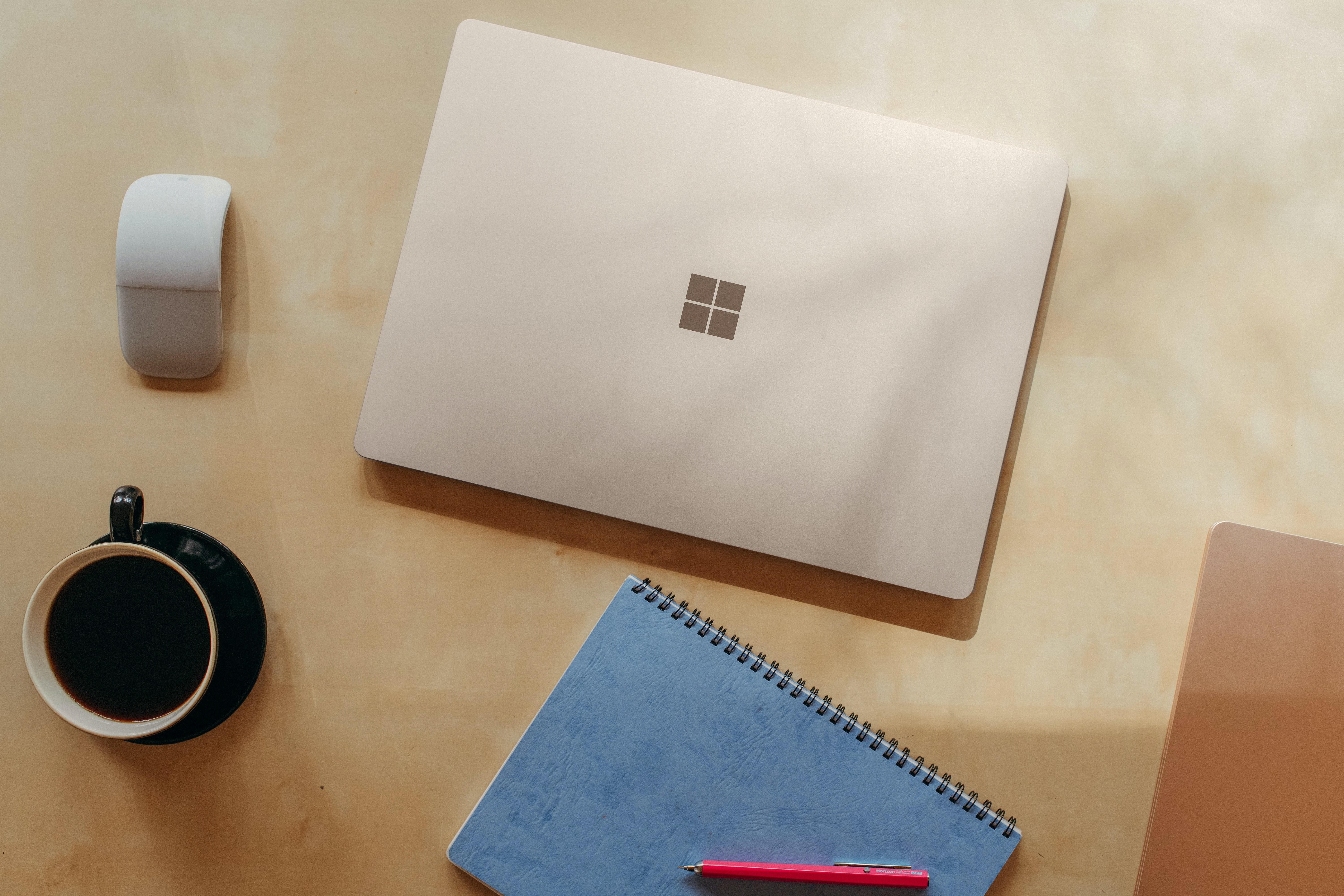 Microsoft дразнит Apple в рекламе Surface