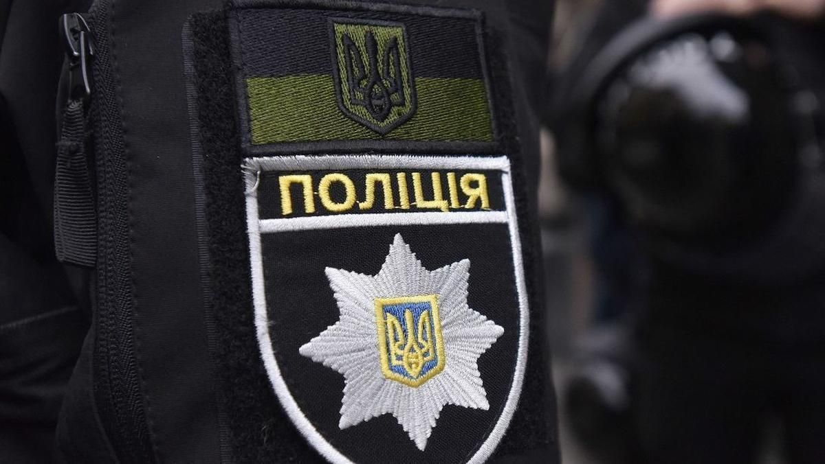 В Киеве на детской площадке нашли мертвым молодого человека В Киеве на детской площадке нашли мертвым молодого человека