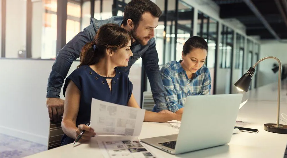 Спілкуйтеся з колегами Спілкуйтеся з колегами