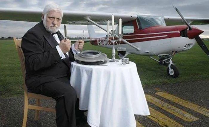 Людина з'їла літак Людина з'їла літак