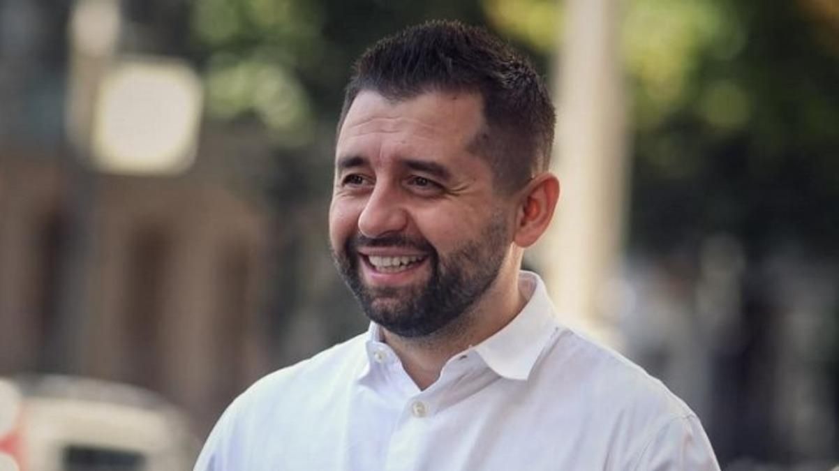 Несколько квартир, машин и ювелирка: что Арахамия отметил в декларации Несколько квартир, машин и ювелирка: что Арахамия отметил в декларации