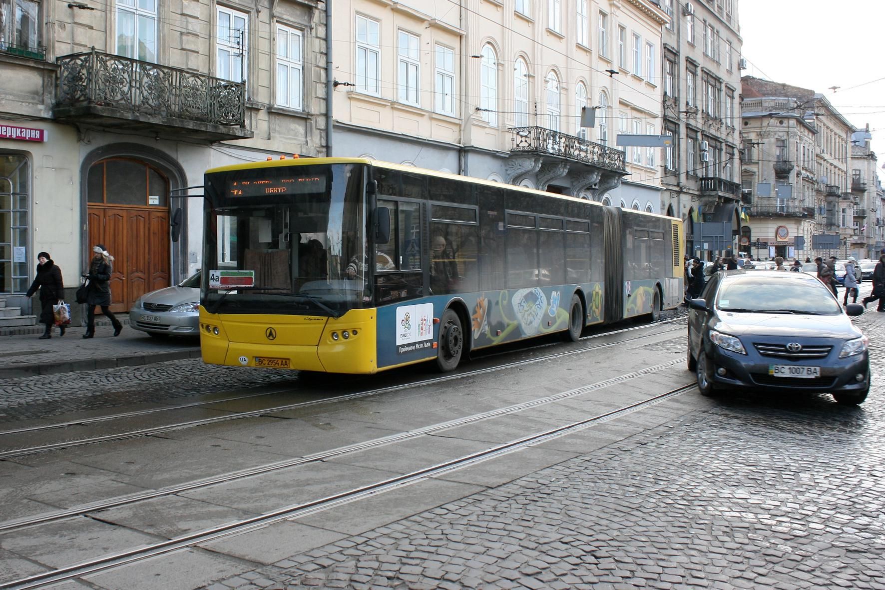 У Львові скасували 3 автобусні маршрути на час локдауну