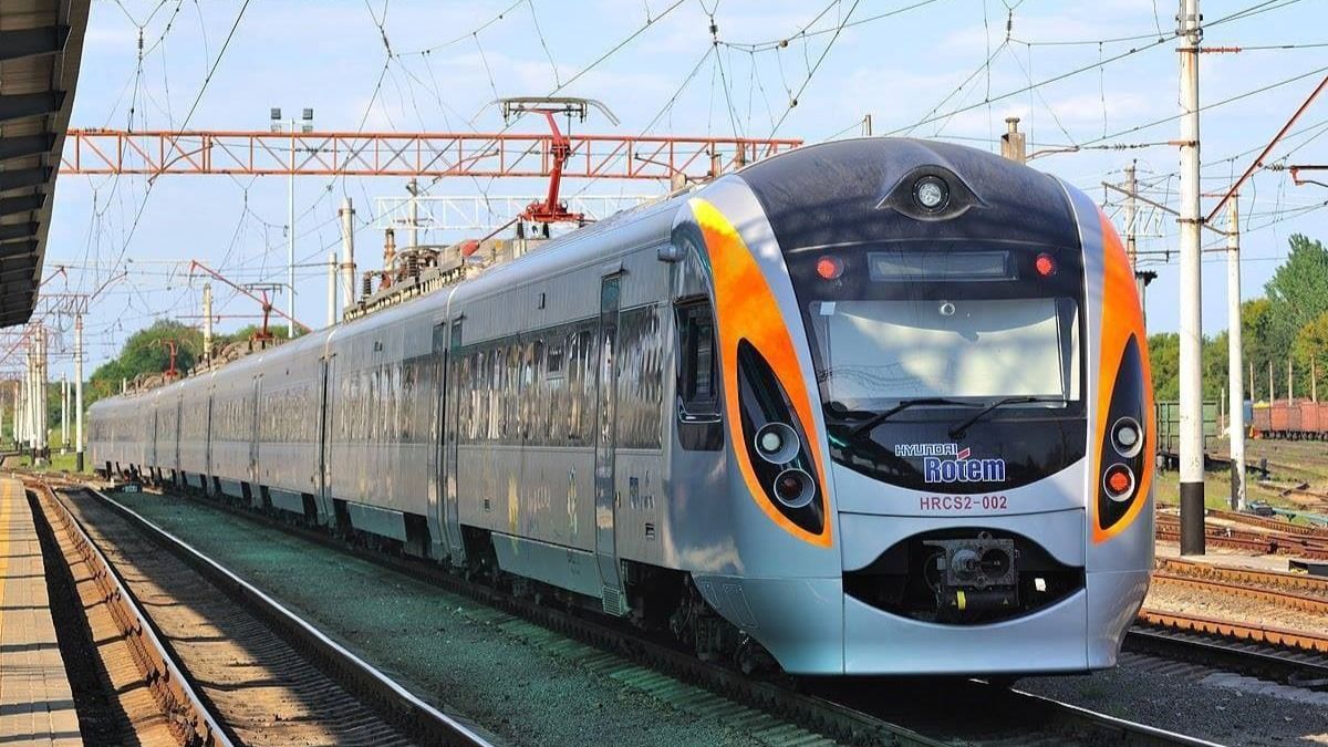 Після аварії Інтерсіті під Запоріжжям рух потягів повністю відновили Після аварії Інтерсіті під Запоріжжям рух потягів повністю відновили