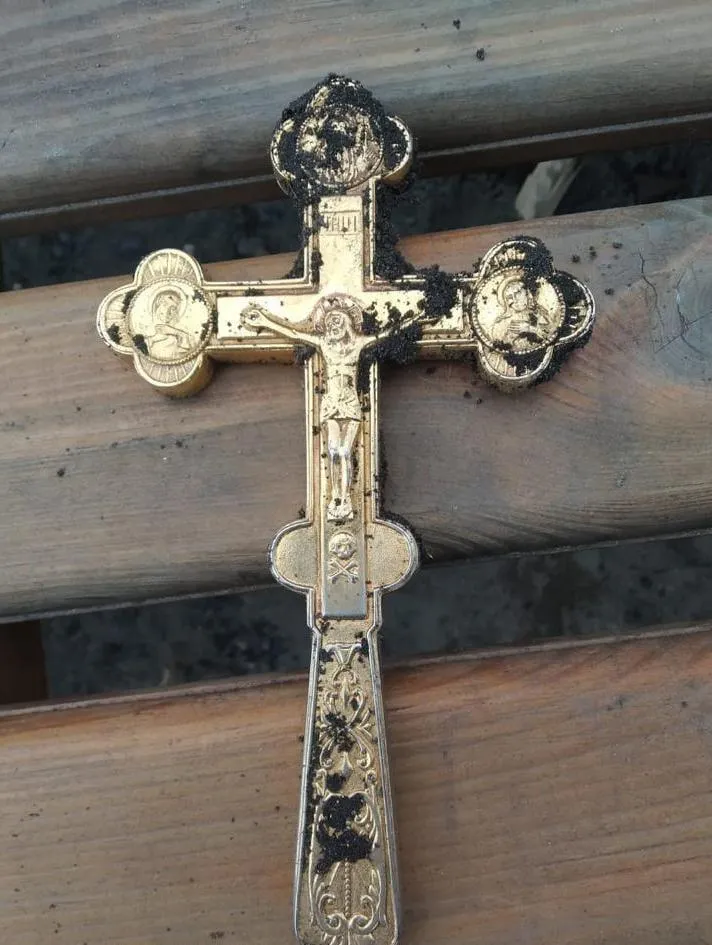 Вбив двері й вкрав хрести: на Львівщині неповнолітній пограбував церкву – фото