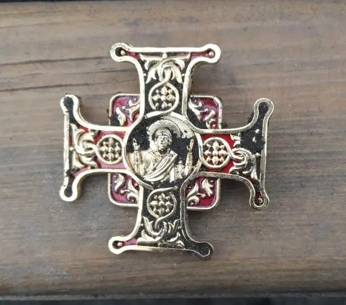 Вбив двері й вкрав хрести: на Львівщині неповнолітній пограбував церкву – фото Вбив двері й вкрав хрести: на Львівщині неповнолітній пограбував церкву – фото