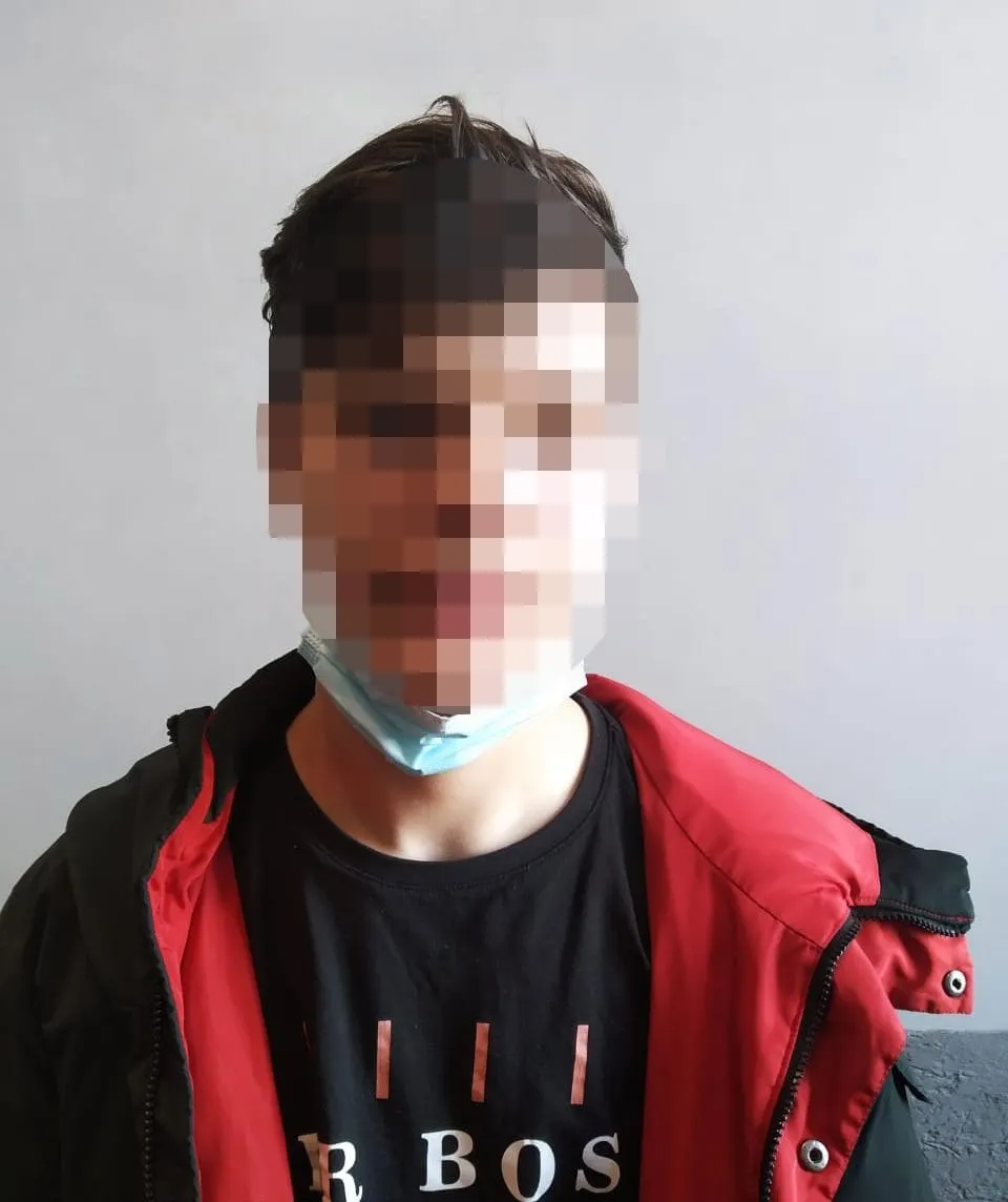 Вбив двері й вкрав хрести: на Львівщині неповнолітній пограбував церкву – фото Вбив двері й вкрав хрести: на Львівщині неповнолітній пограбував церкву – фото