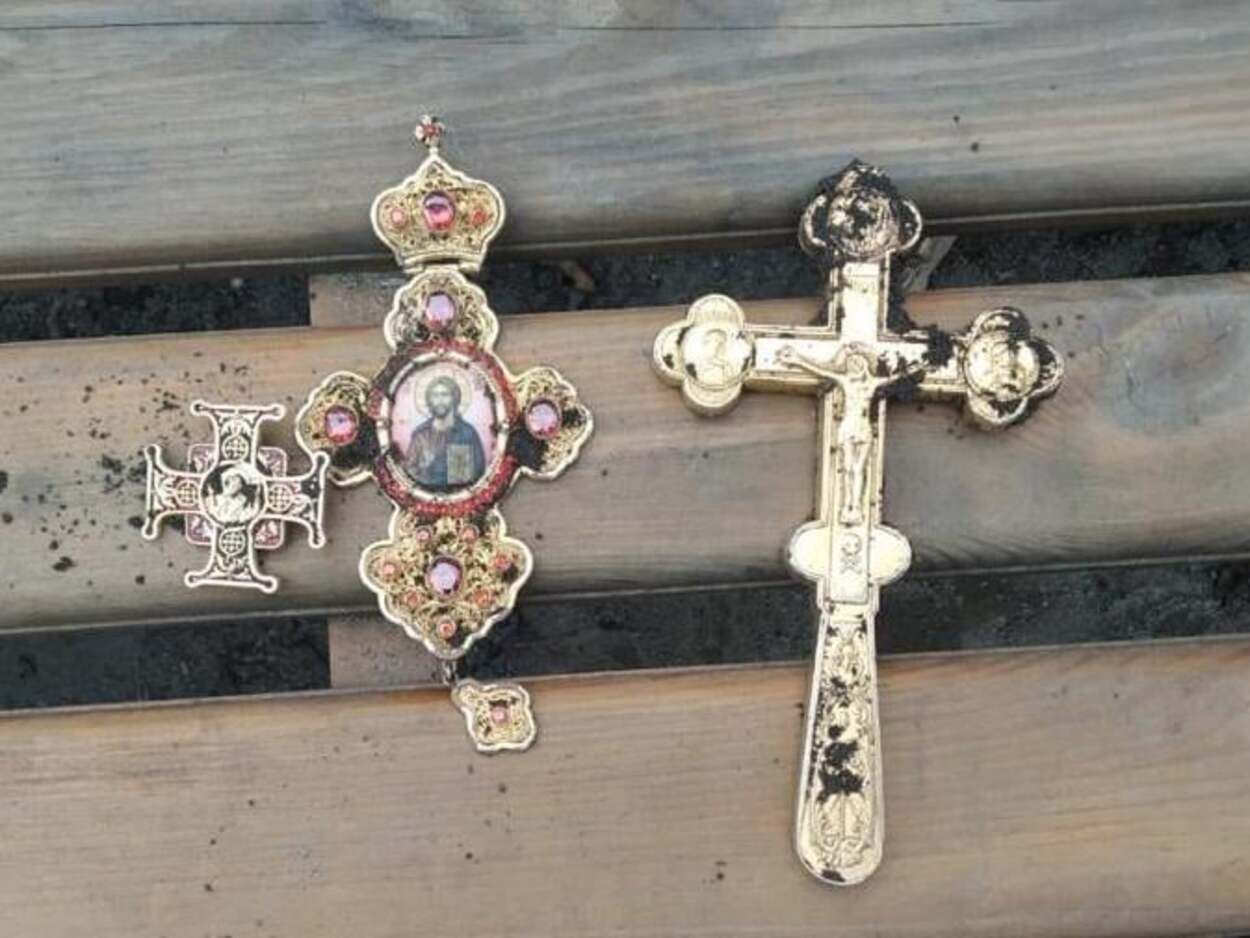 Выбил дверь и украл кресты: в Бродах несовершеннолетний ограбил церковь 