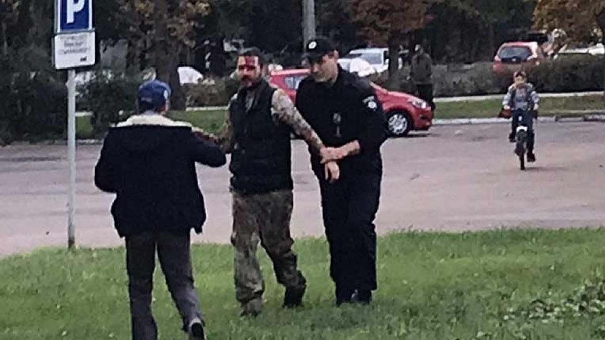 У Броварах відпустили з тюрми експоліцейського Михайла Лудченка У Броварах відпустили з тюрми експоліцейського Михайла Лудченка