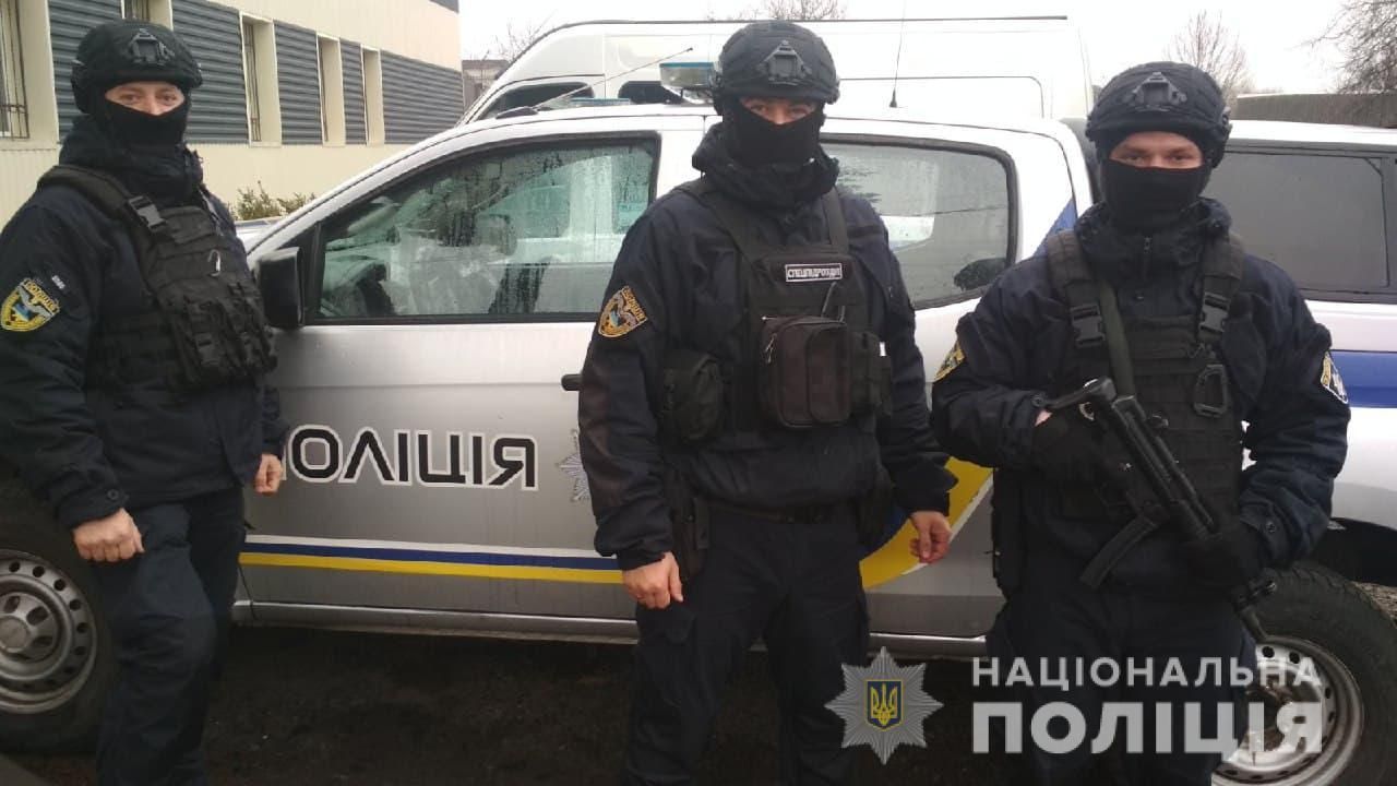 Говорил, что застрелит и убежал: неизвестный угрожал студентам возле общежития в Луцке Говорил, что застрелит и убежал: неизвестный угрожал студентам возле общежития в Луцке