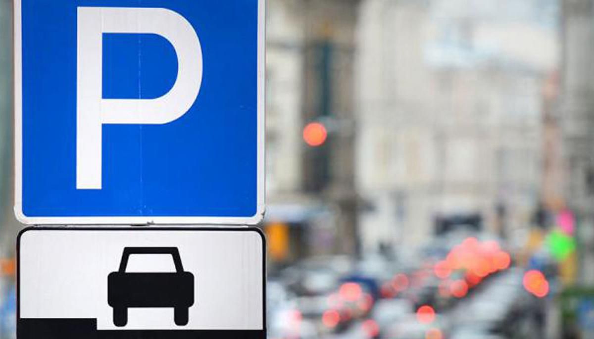 Уряд полегшив оплату паркування й заборонив паркомісця на тротуарах