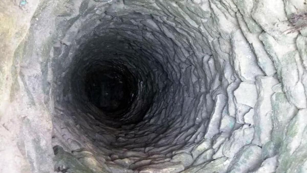 На Хмельниччині матір стрибнула до колодязя за дитиною, яка впала На Хмельниччині матір стрибнула до колодязя за дитиною, яка впала