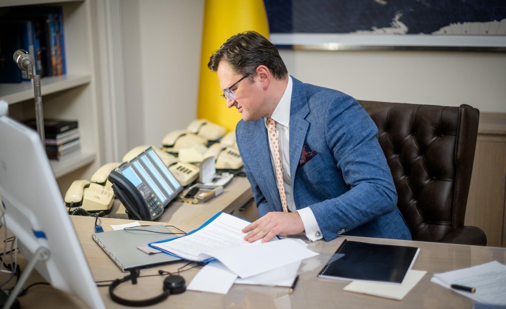 Кулеба поговорив з держсекретарем США про загострення на Донбасі Кулеба поговорив з держсекретарем США про загострення на Донбасі